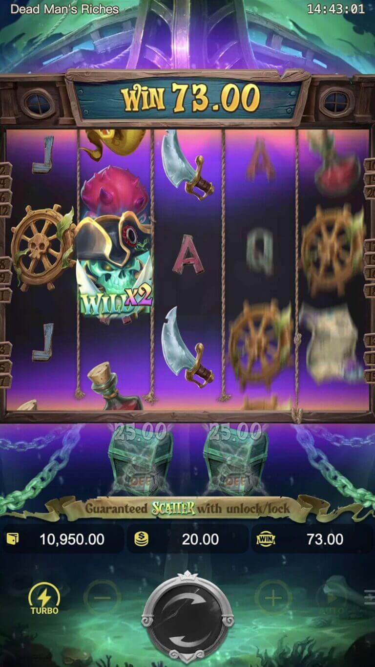 หน้าจอการเล่นเกมสล็อต Dead Man's Riches แสดงผลชนะ 73.00 พร้อมสัญลักษณ์ Wild, ถ้วยรางวัล, ดาบ และพังงาเรือในธีมโจรสลัด